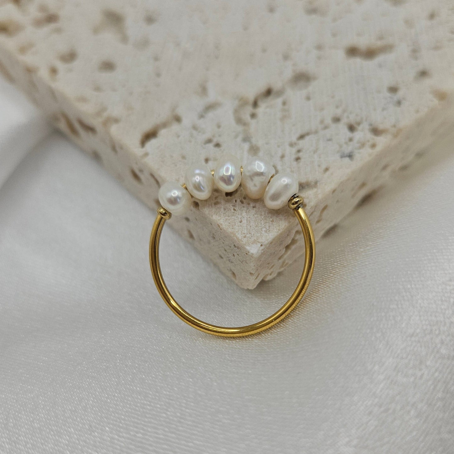 Happy Ring – Edelstahlring mit echten Süßwasserperlen
