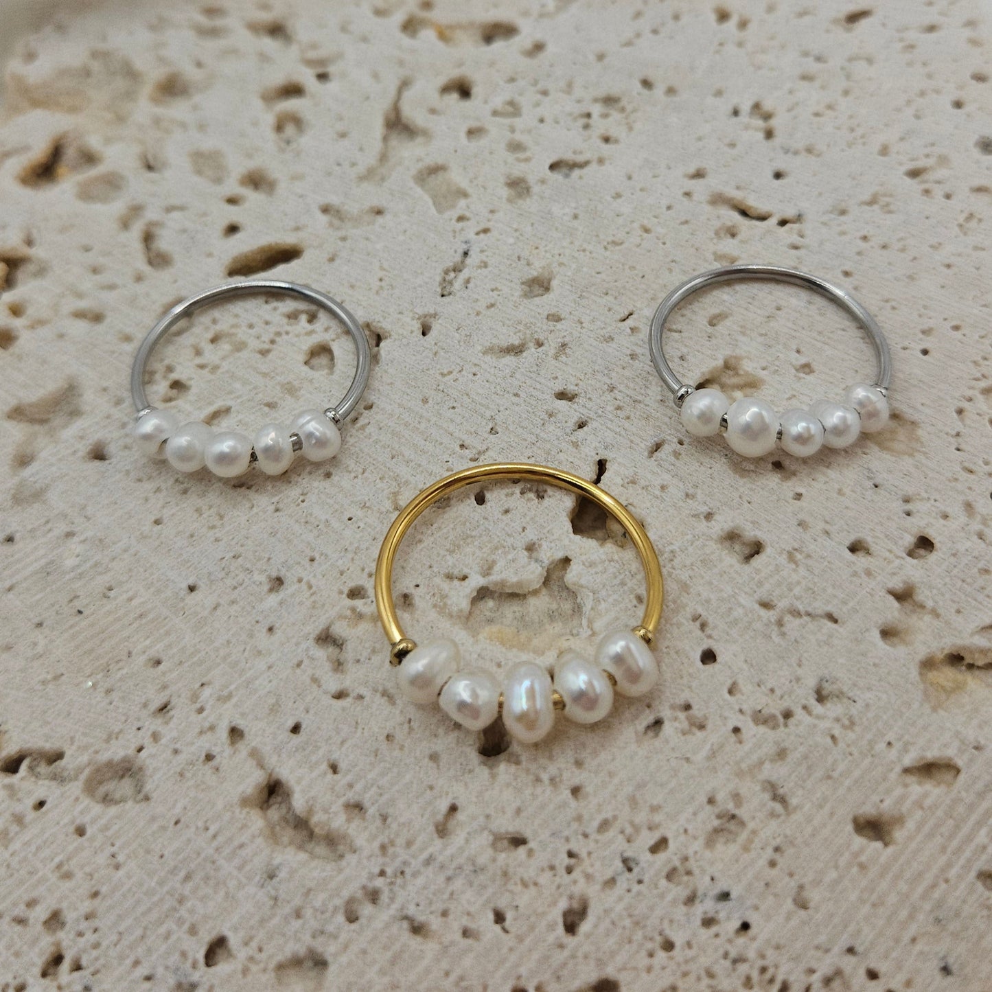 Happy Ring – Edelstahlring mit echten Süßwasserperlen