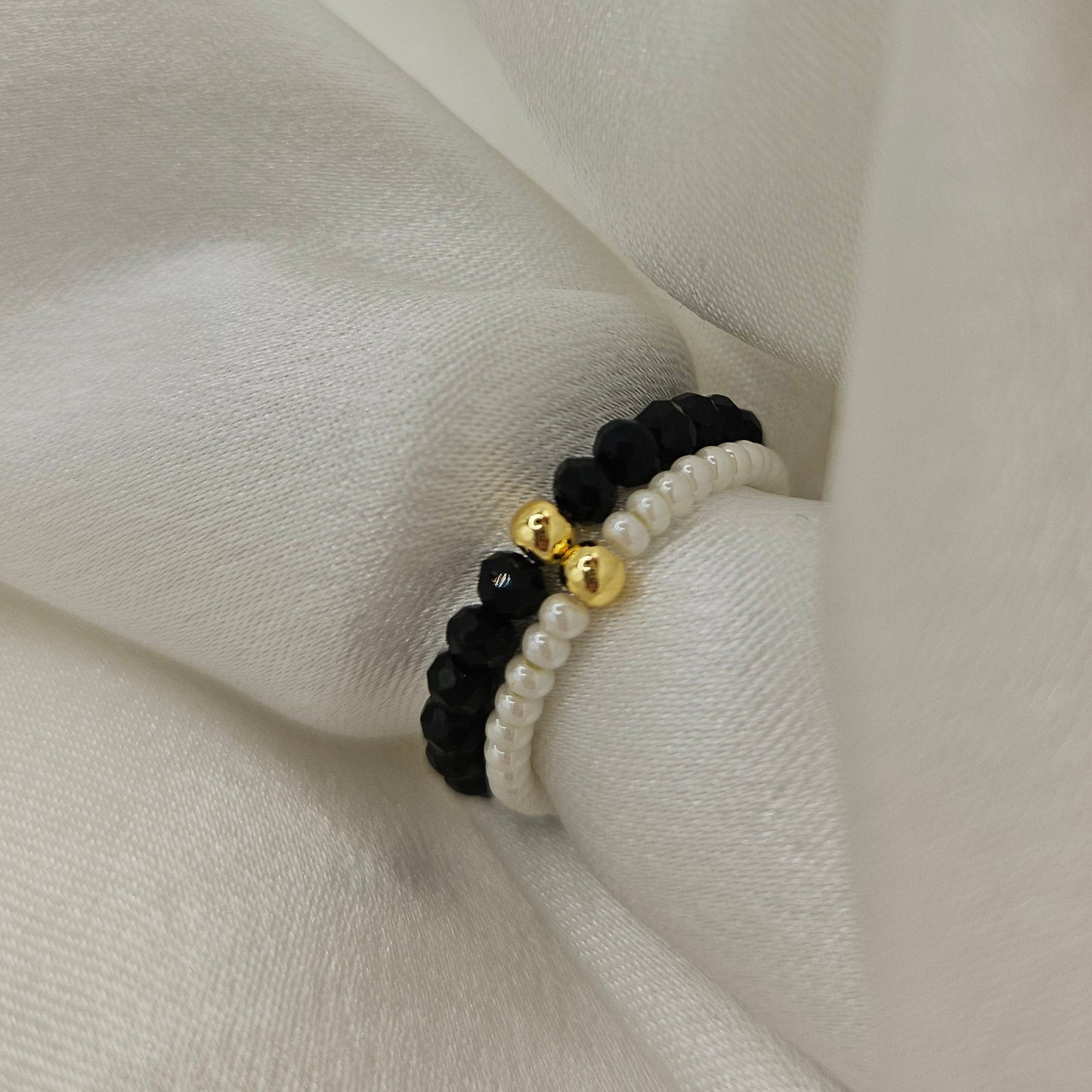 Tiny Pearl Ring – Minimalistischer Perlenring wahlweise mit vergoldetem Akzent