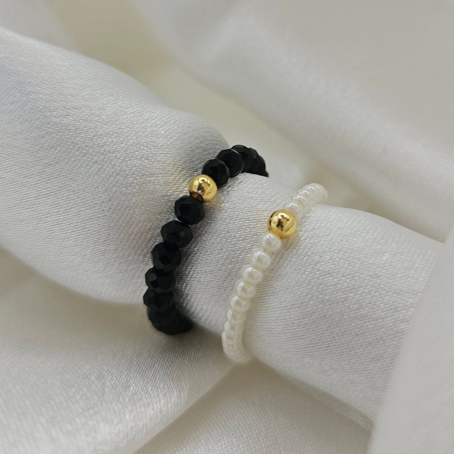 Tiny Pearl Ring – Minimalistischer Perlenring wahlweise mit vergoldetem Akzent