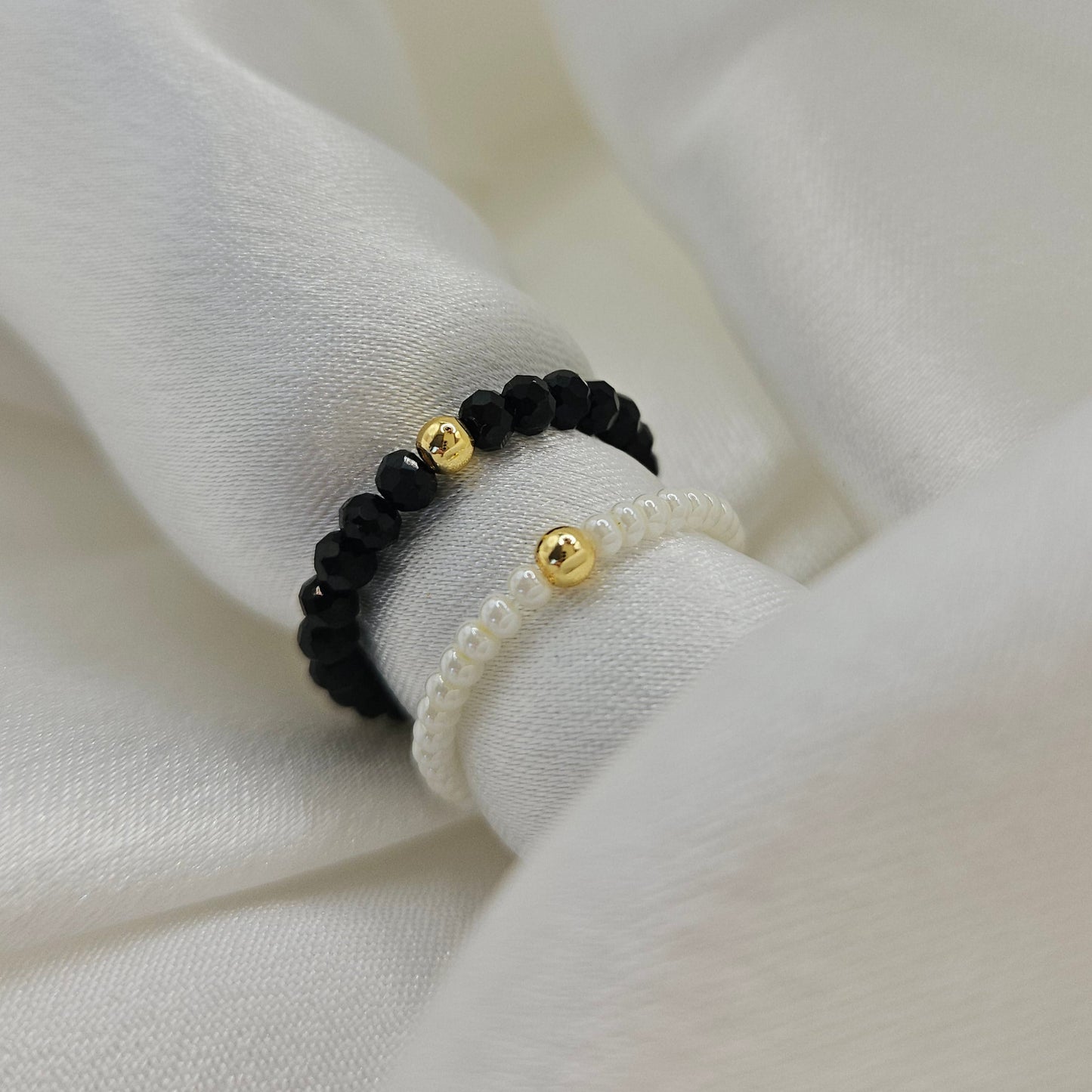 Tiny Pearl Ring – Minimalistischer Perlenring wahlweise mit vergoldetem Akzent