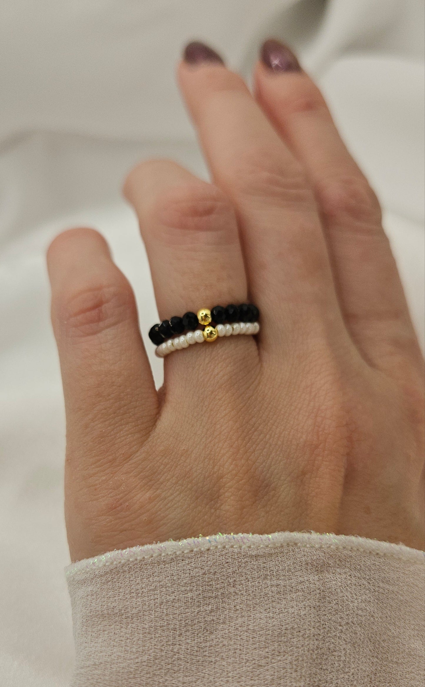 Tiny Pearl Ring – Minimalistischer Perlenring wahlweise mit vergoldetem Akzent