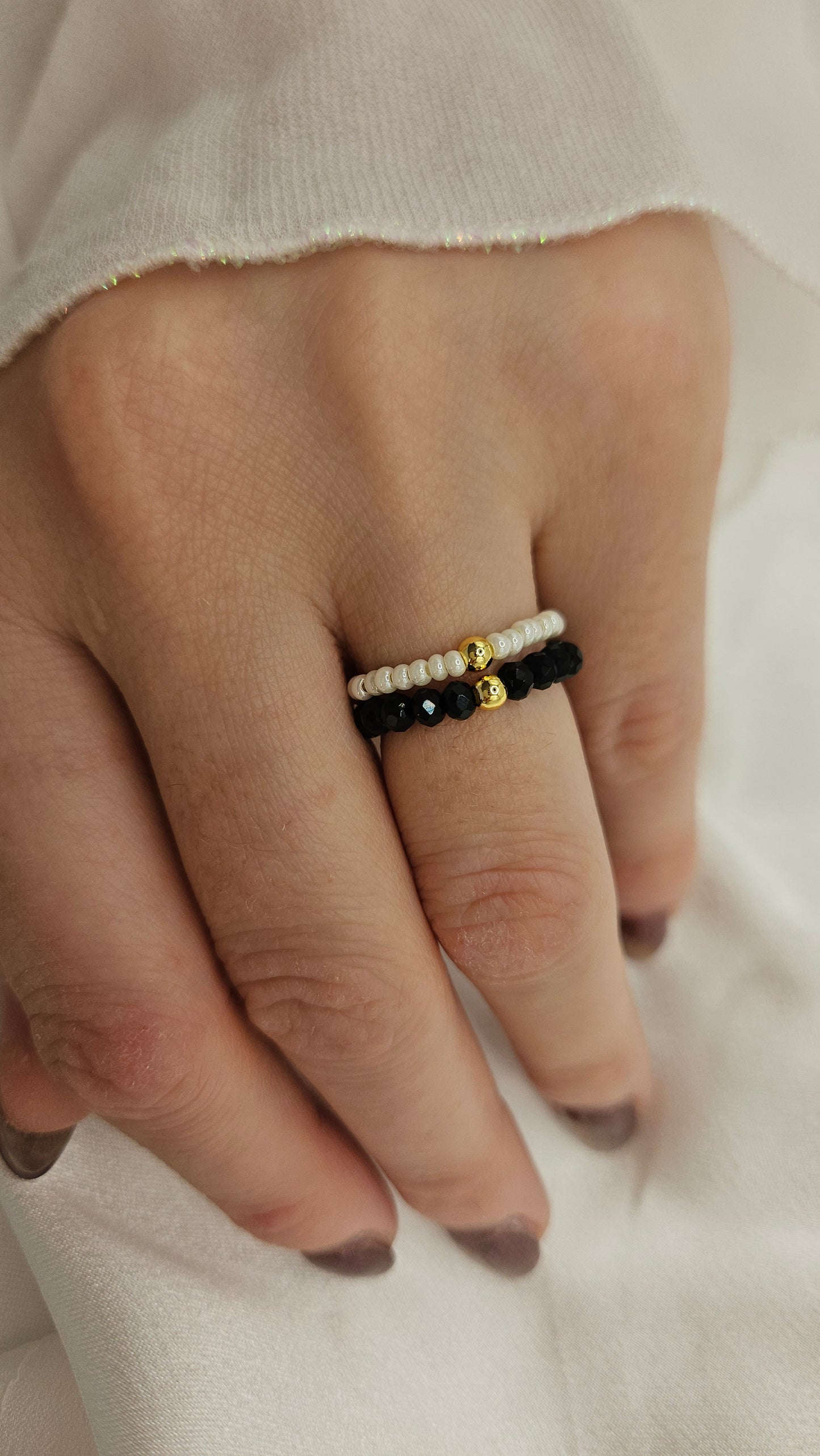 Tiny Pearl Ring – Minimalistischer Perlenring wahlweise mit vergoldetem Akzent