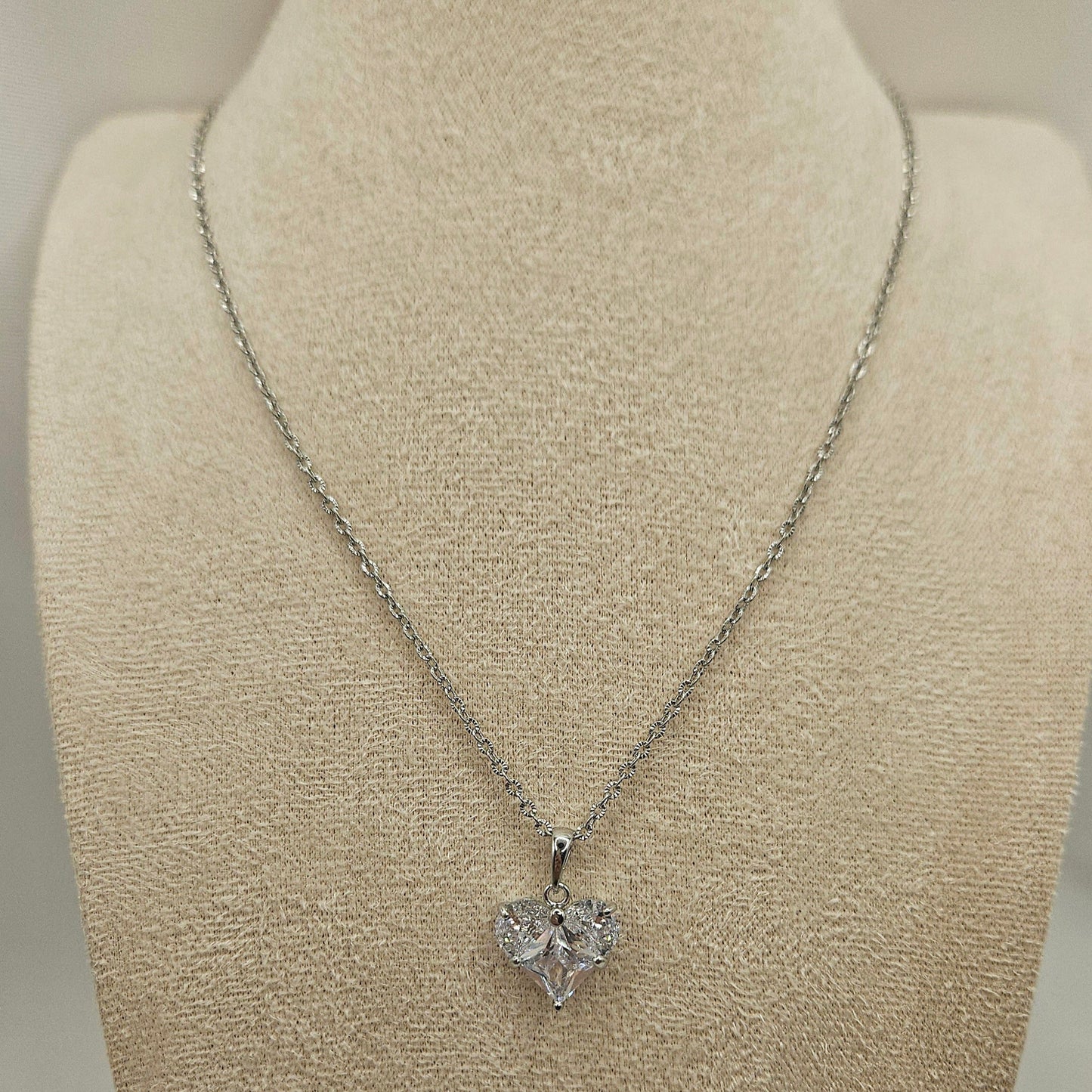 Diamond Heart – Halskette mit funkelndem Herzanhänger aus Zirkonia