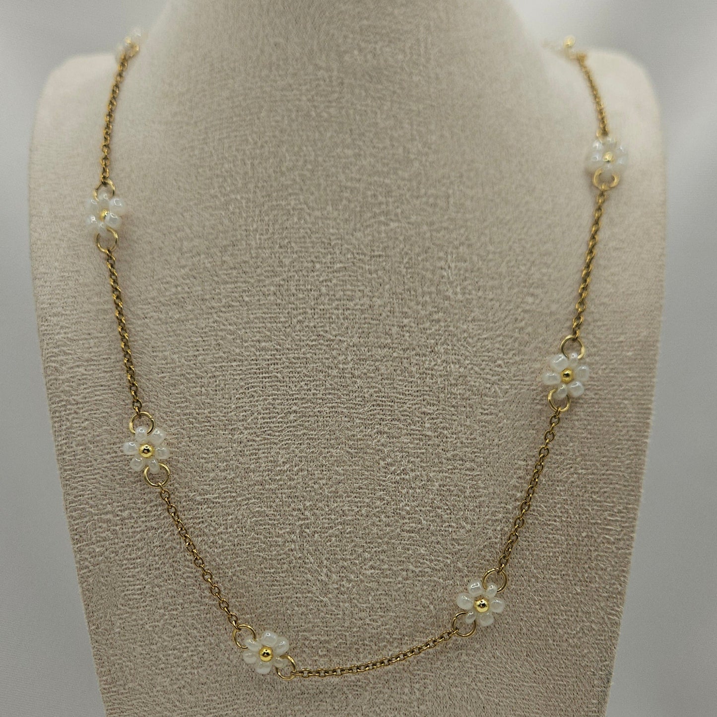Perlen-Blümchenkette – Edelstahlkette mit weißen ODER pinken Blumen