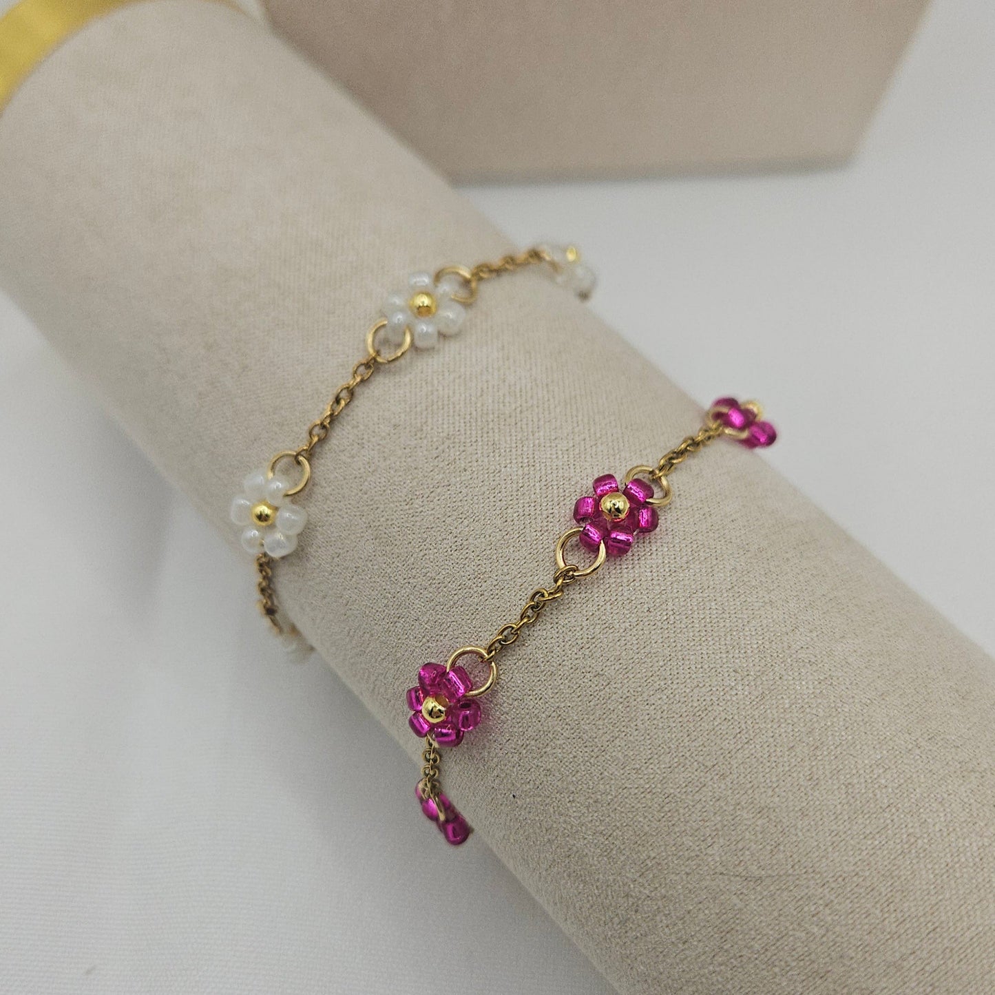 Perlen-Blütenarmband – Edelstahlarmband mit weißen ODER pinken Blumen