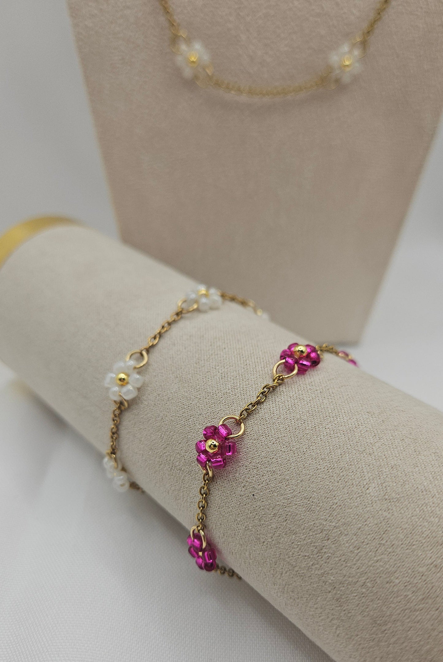 Perlen-Blütenarmband – Edelstahlarmband mit weißen ODER pinken Blumen