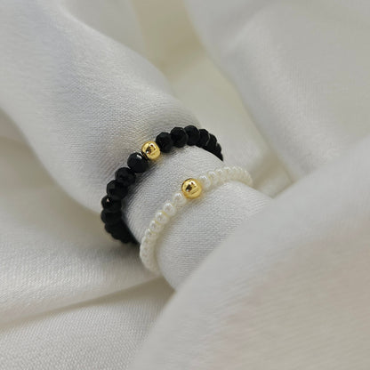 Tiny Pearl Ring – Minimalistischer Perlenring wahlweise mit vergoldetem Akzent