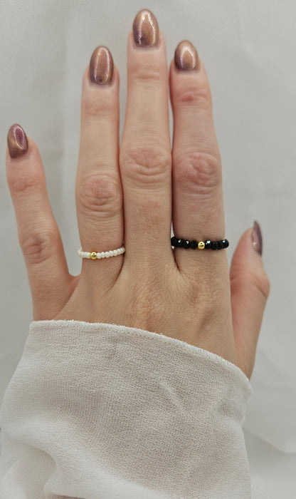 Tiny Pearl Ring – Minimalistischer Perlenring wahlweise mit vergoldetem Akzent