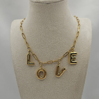 Statement-Kette „LOVE“ – Gliederkette mit Buchstabenanhänger in 18K Edelstahl