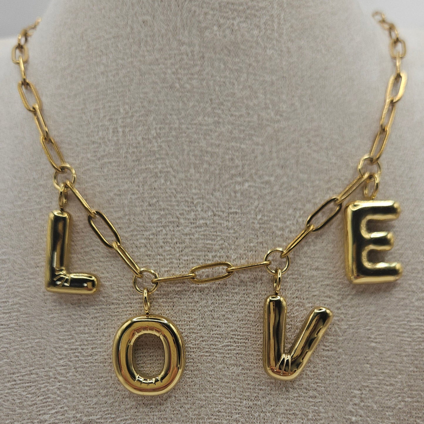 Statement-Kette „LOVE“ – Gliederkette mit Buchstabenanhänger in 18K Edelstahl