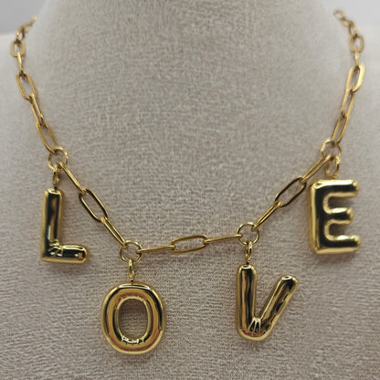 Statement-Kette „LOVE“ – Gliederkette mit Buchstabenanhänger in 18K Edelstahl