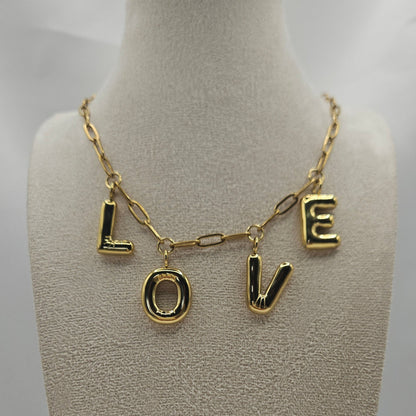Statement-Kette „LOVE“ – Gliederkette mit Buchstabenanhänger in 18K Edelstahl