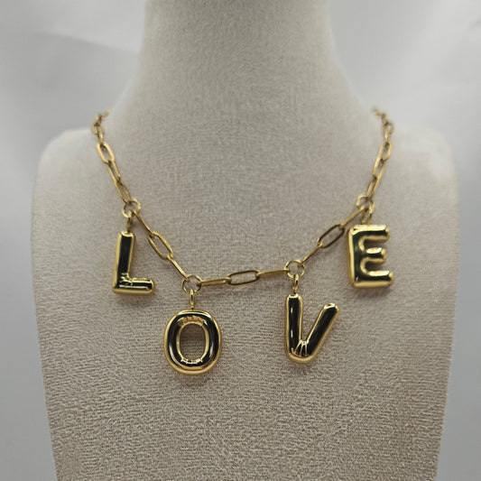 Statement-Kette „LOVE“ – Gliederkette mit Buchstabenanhänger in 18K Edelstahl