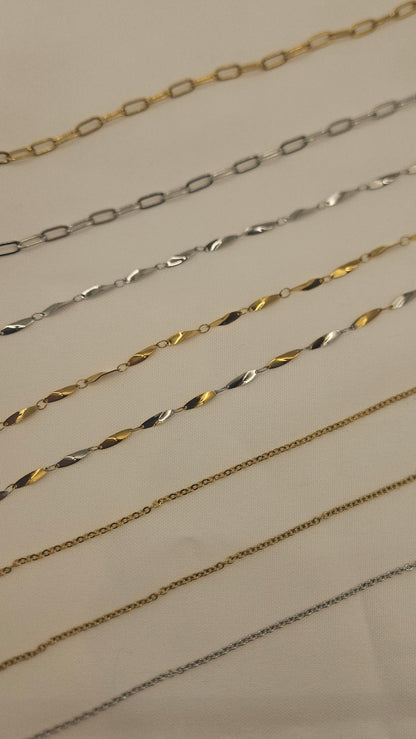 Goldene Halskette mit personalisierbarem Buchstaben