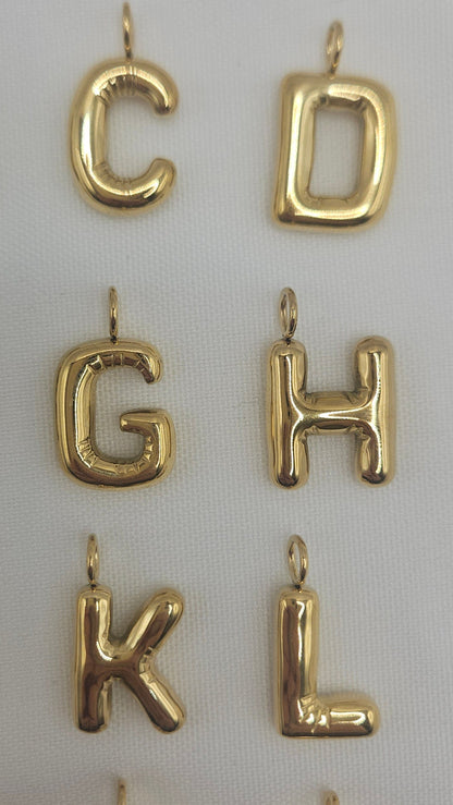 Personalisierte Initialenkette für Damen in Gold
