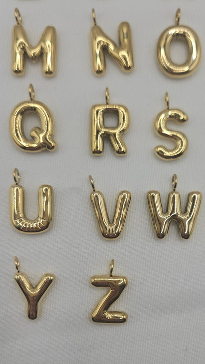 Wasserfeste Buchstabenkette aus vergoldetem Edelstahl