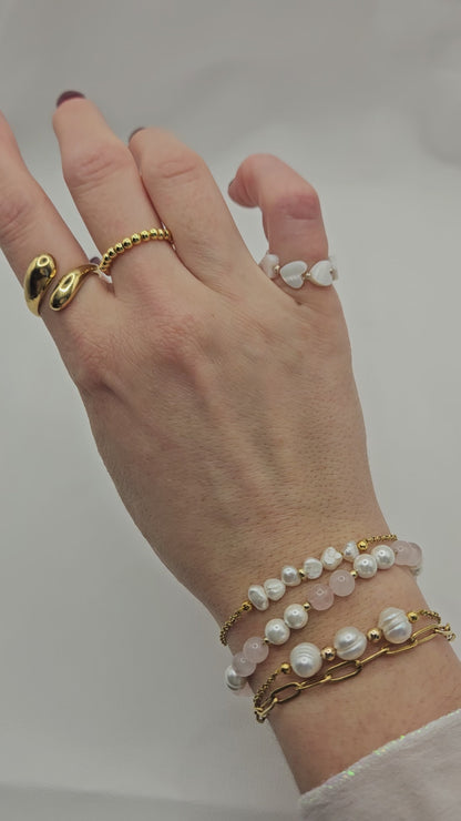 Ring "Porto" – Handgefertigter Muschelperlen-Ring mit vergoldeten Akzenten