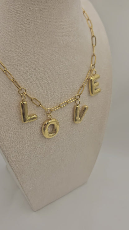 Statement-Kette „LOVE“ – Gliederkette mit Buchstabenanhänger in 18K Edelstahl