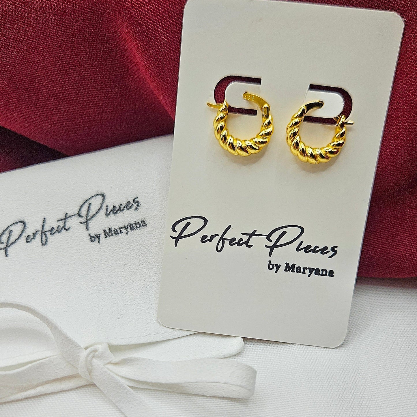 Aurora Mini Hoops - Zeitlose Mini-Creolen mit edler Twist-Struktur