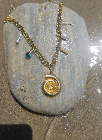Ibiza Shell Necklace - Handgemachte Muschel Halskette in Gold