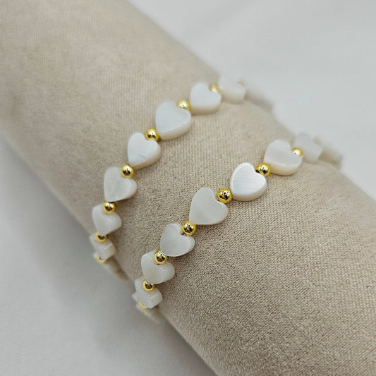 Armband "Porto" – Handgefertigtes Muschelperlen-Armband mit vergoldeten Akzenten