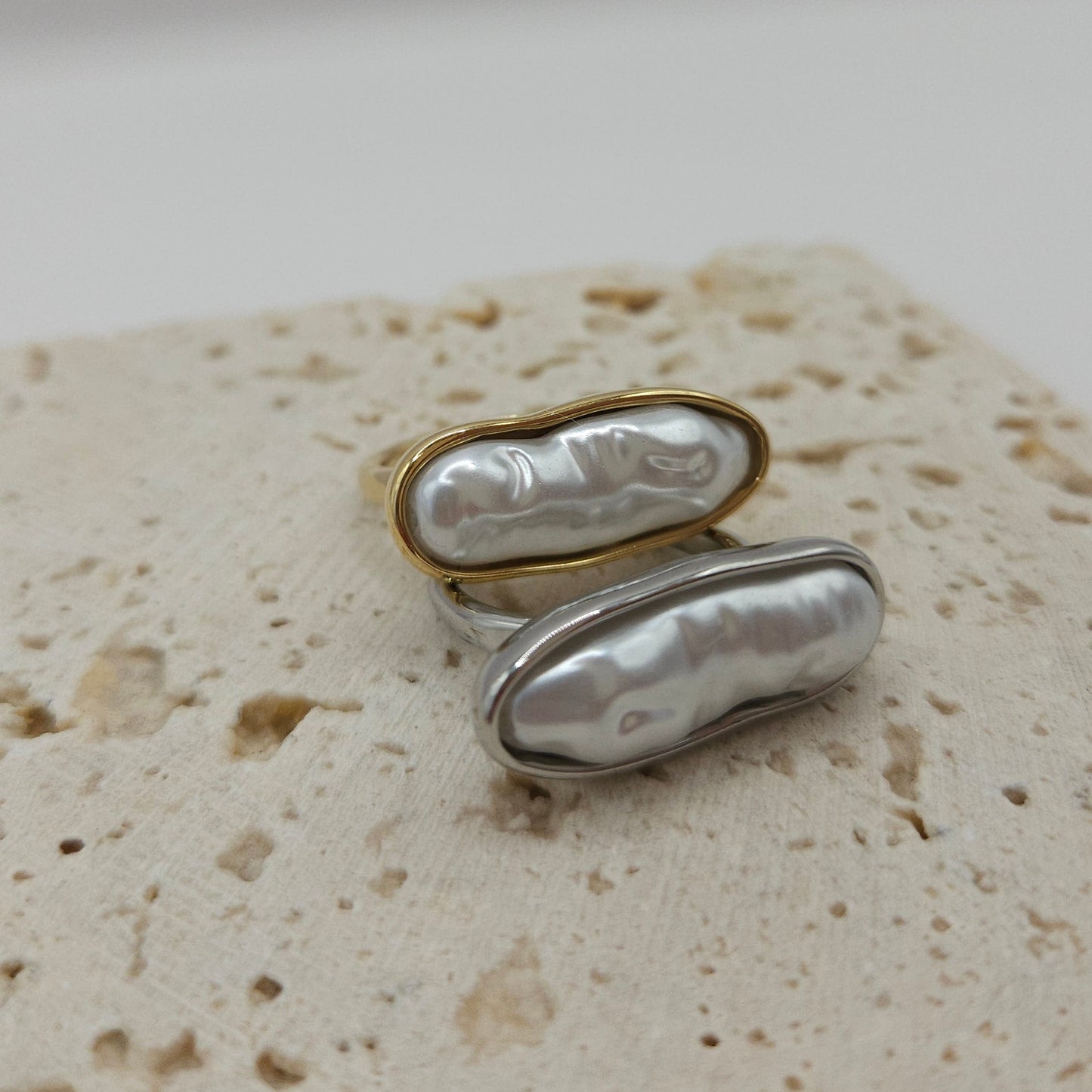 Isola Pearl Ring aus Edelstahl – Ring mit organischer Kunstperle
