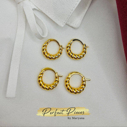 Aurora Mini Hoops - Zeitlose Mini-Creolen mit edler Twist-Struktur