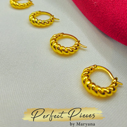 Aurora Mini Hoops - Zeitlose Mini-Creolen mit edler Twist-Struktur