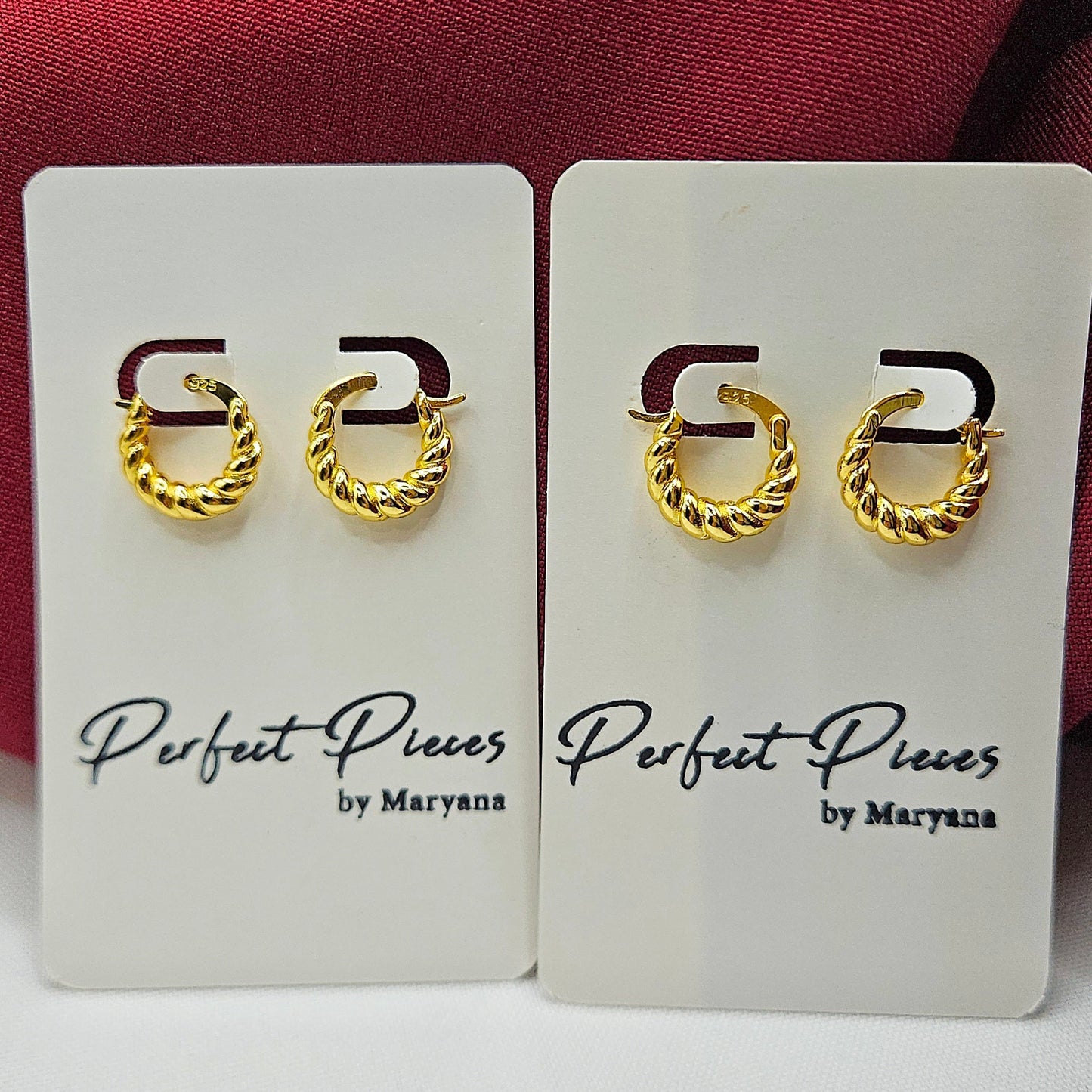 Aurora Mini Hoops - Zeitlose Mini-Creolen mit edler Twist-Struktur