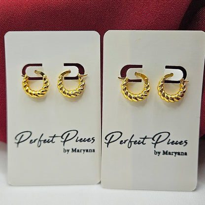 Aurora Mini Hoops - Zeitlose Mini-Creolen mit edler Twist-Struktur