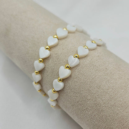 Armband "Porto" – Handgefertigtes Muschelperlen-Armband mit vergoldeten Akzenten