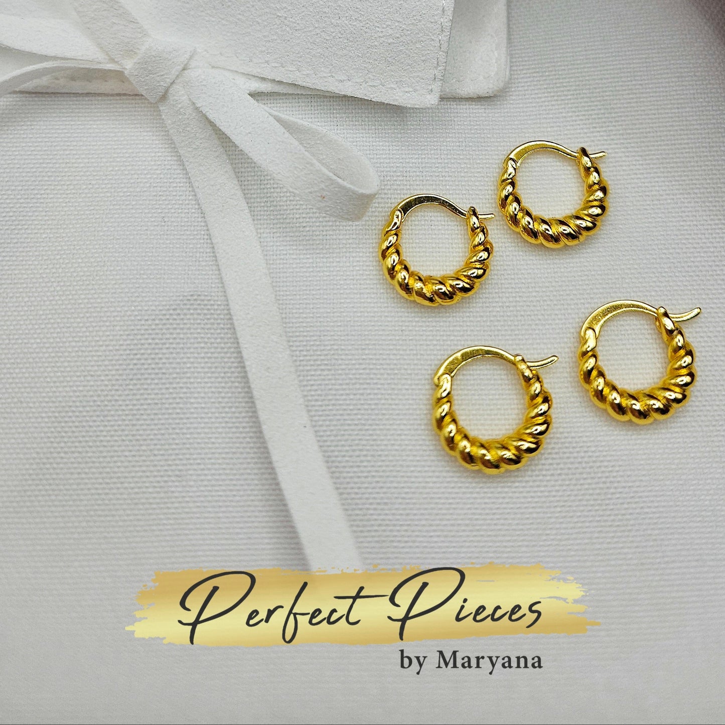 Aurora Mini Hoops - Zeitlose Mini-Creolen mit edler Twist-Struktur